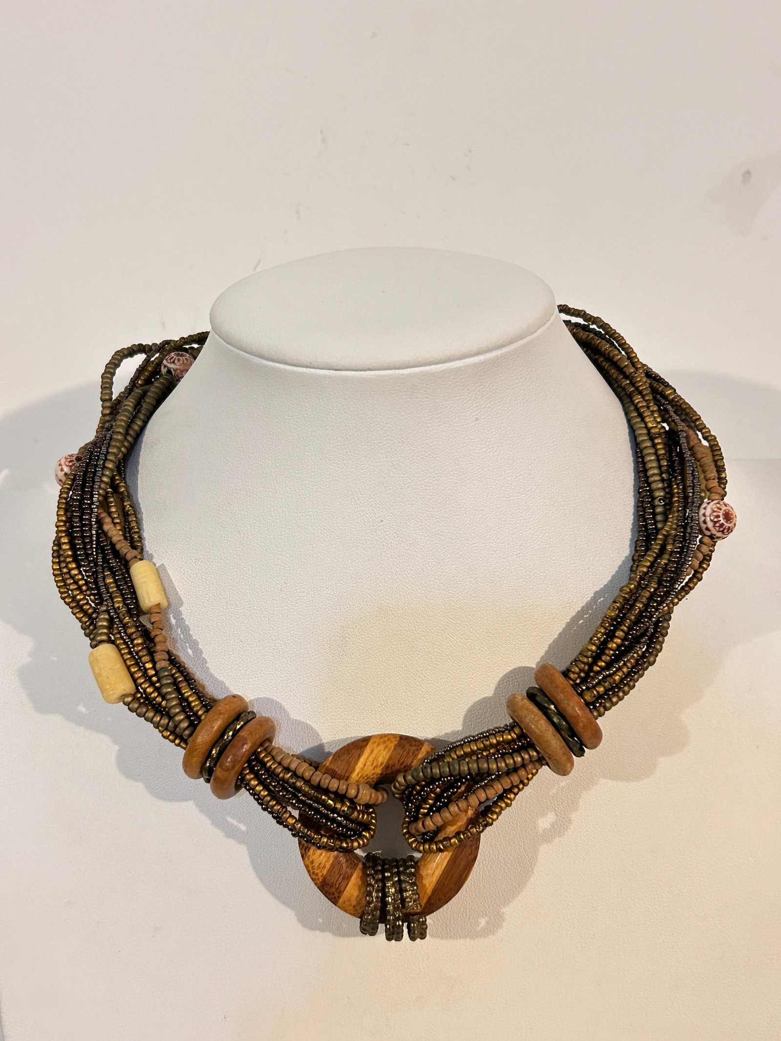 Vintage Chicos wood metal Necklace sz 14": Vintage Chicos wood metal Necklace sz 14" Please view all photos as they are part of the description and condition of this Item, Feel free to contact me with questions or picture requests! Used Item A