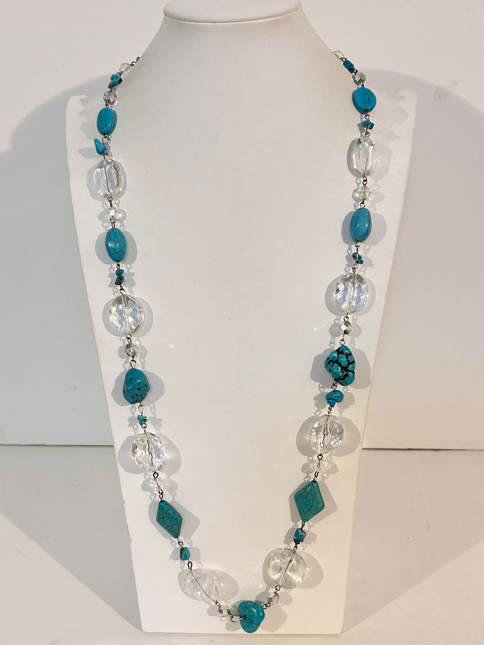 Vintage Turquoise Acrylic bead Necklace sz 34": Vintage Turquoise Acrylic bead Necklace sz 34" Please view all photos as they are part of the description and condition of this Item, Feel free to contact me with questions or picture requests! Used I