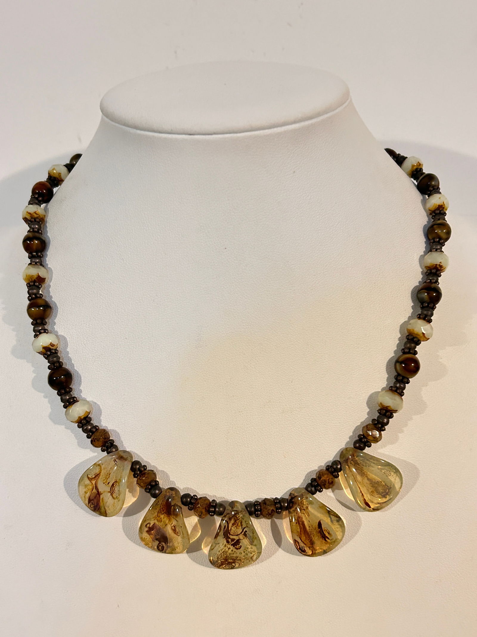 Vintage Beaded Tribal Old copper Necklace sz 17": Vintage Beaded Tribal Old copper Necklace sz 17" Please view all photos as they are part of the description and condition of this Item, Feel free to contact me with questions or picture requests! Used