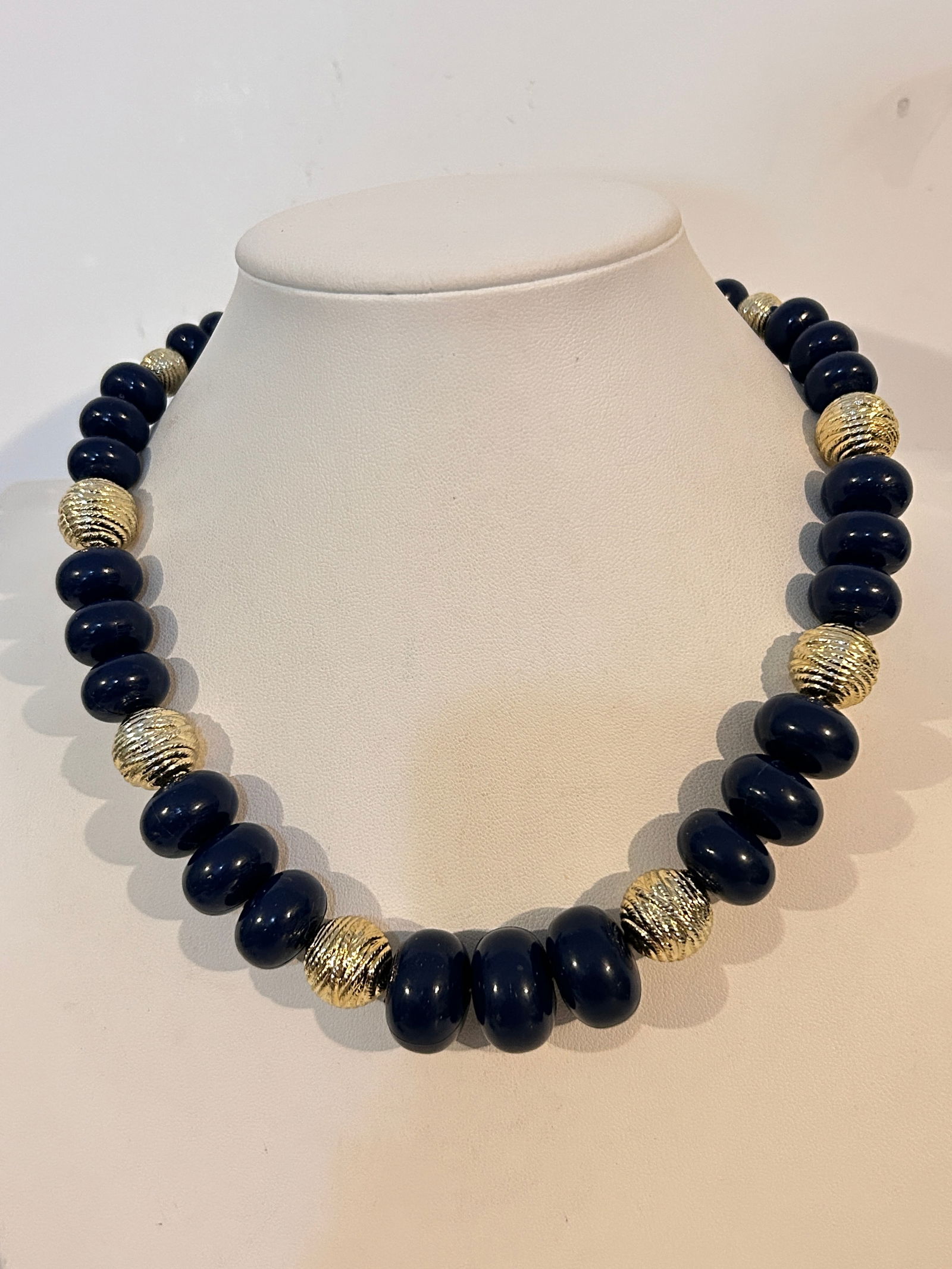 Vintage Blue Acrylic bead Necklace sz 17": Vintage Blue Acrylic bead Necklace sz 17" Please view all photos as they are part of the description and condition of this Item, Feel free to contact me with questions or picture requests! Used Item A