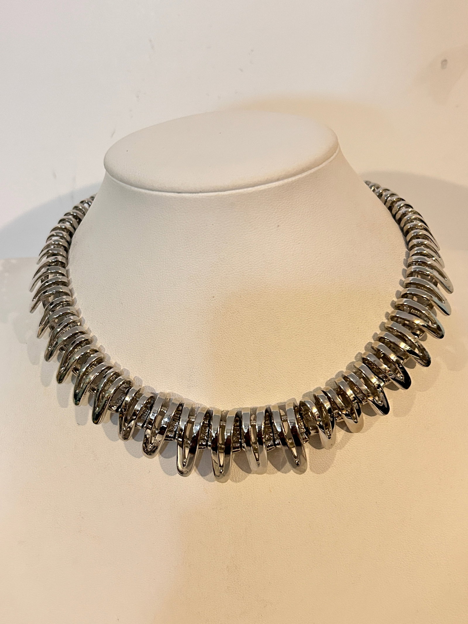 Vintage Heavy Black Panther Style choker Necklace sz 12": Vintage Heavy Black Panther Style choker Necklace sz 12" Please view all photos as they are part of the description and condition of this Item, Feel free to contact me with questions or picture reques