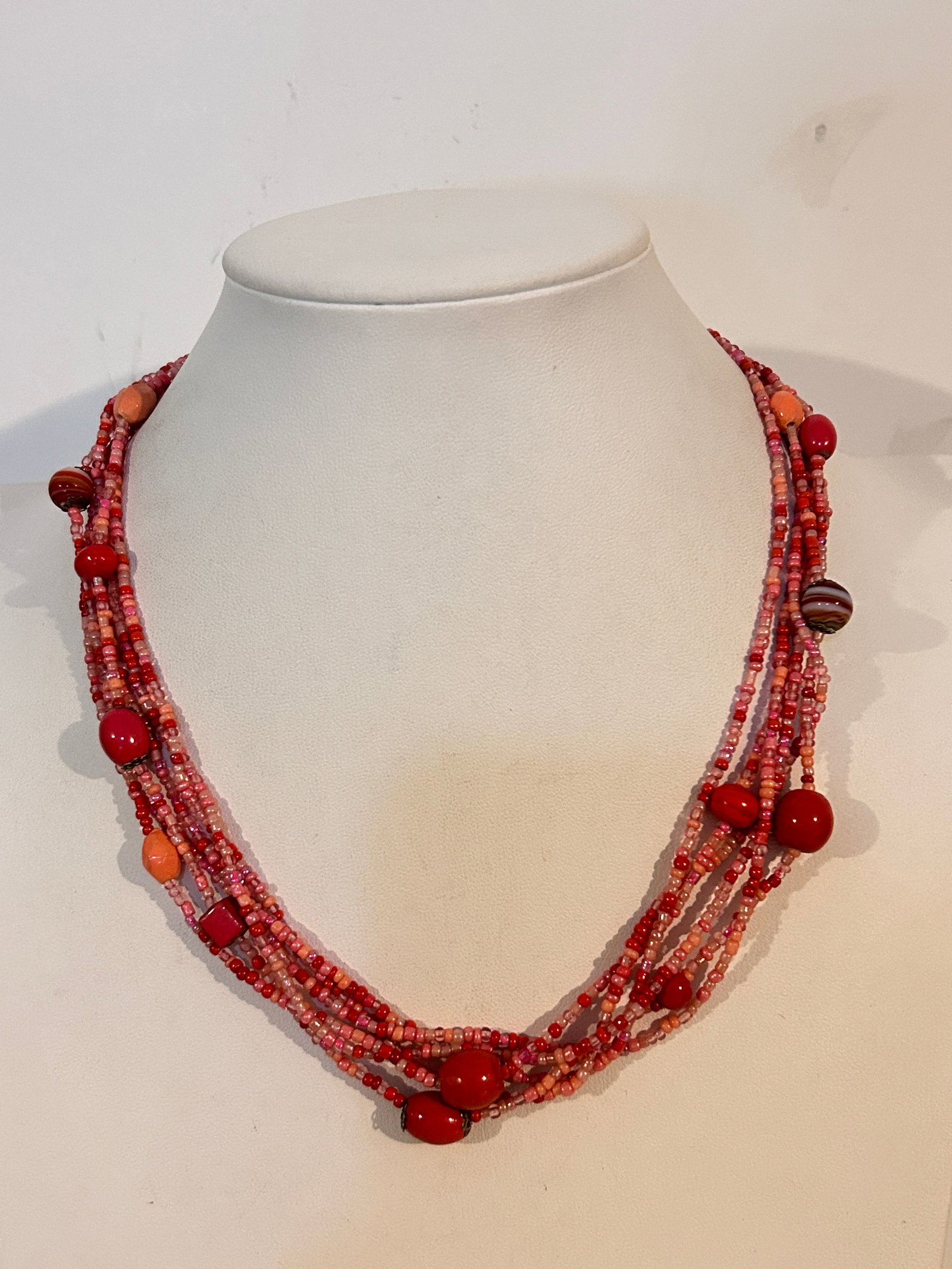 Vintage Pink bead Necklace sz 18": Vintage Pink bead Necklace sz 18" Please view all photos as they are part of the description and condition of this Item, Feel free to contact me with questions or picture requests! Used Item AS IS