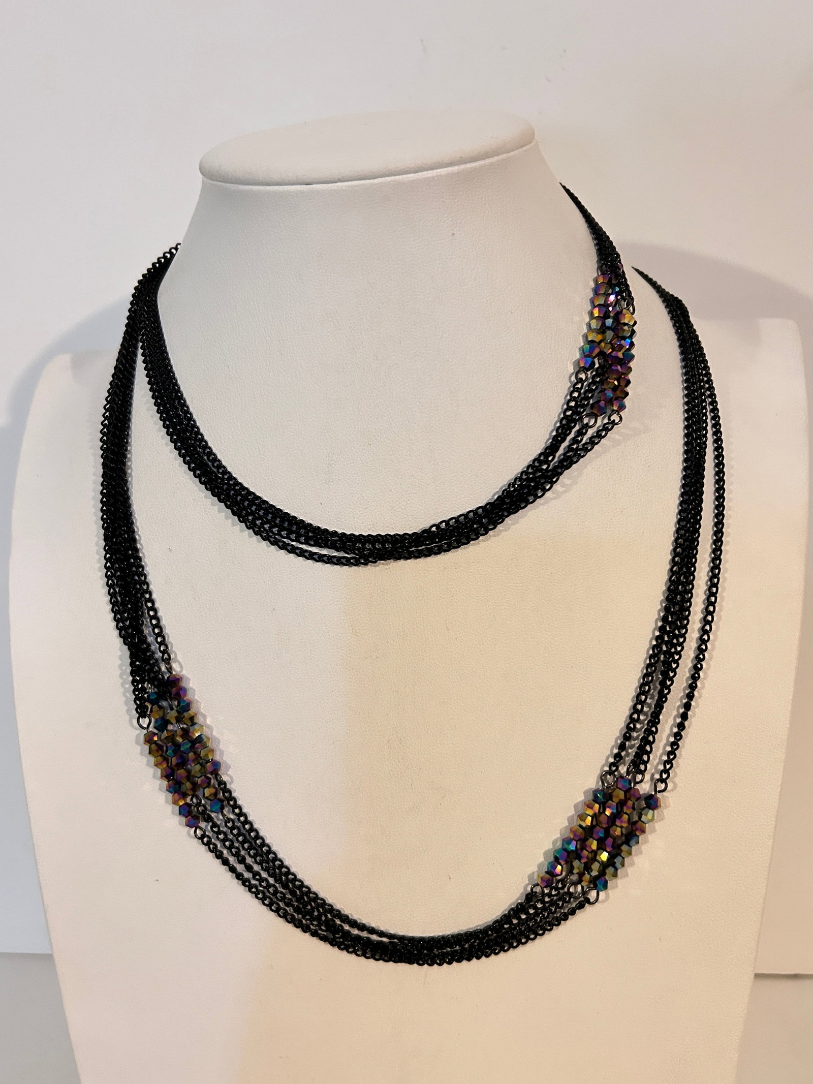 Vintage Joan Rivers Swarovski Crystal black Necklace sz 36": Vintage Joan Rivers Swarovski Crystal black Necklace sz 36" Please view all photos as they are part of the description and condition of this Item, Feel free to contact me with questions or picture req