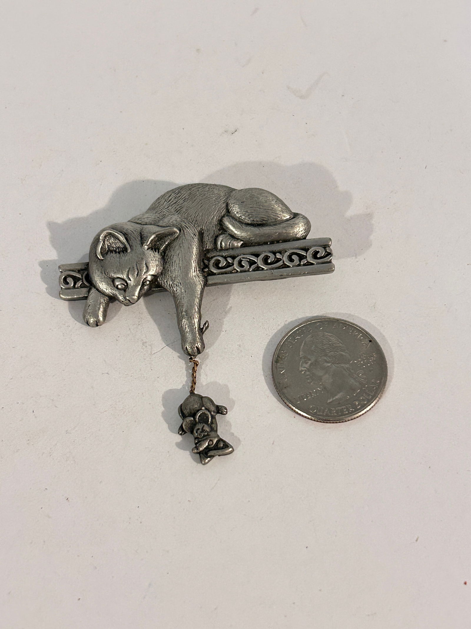 Vintage JJ Pewter CAT Brooch: Vintage JJ Pewter CAT Brooch Please view all photos as they are part of the description and condition of this Item, Feel free to contact me with questions or picture requests! Used Item AS IS