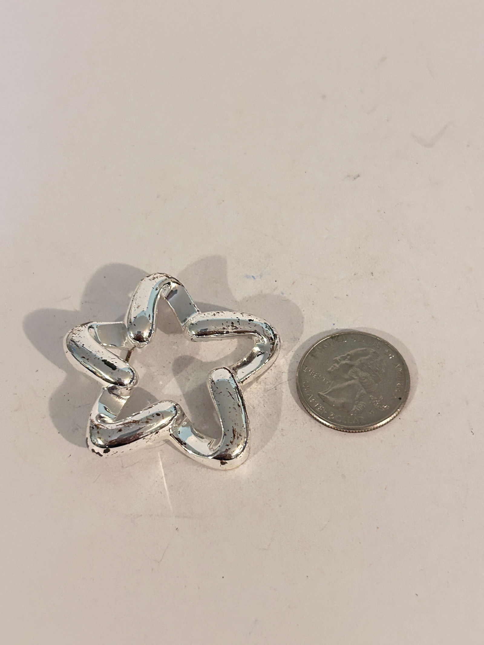 Vintage SILVER TONE Brooch (1 of 5)