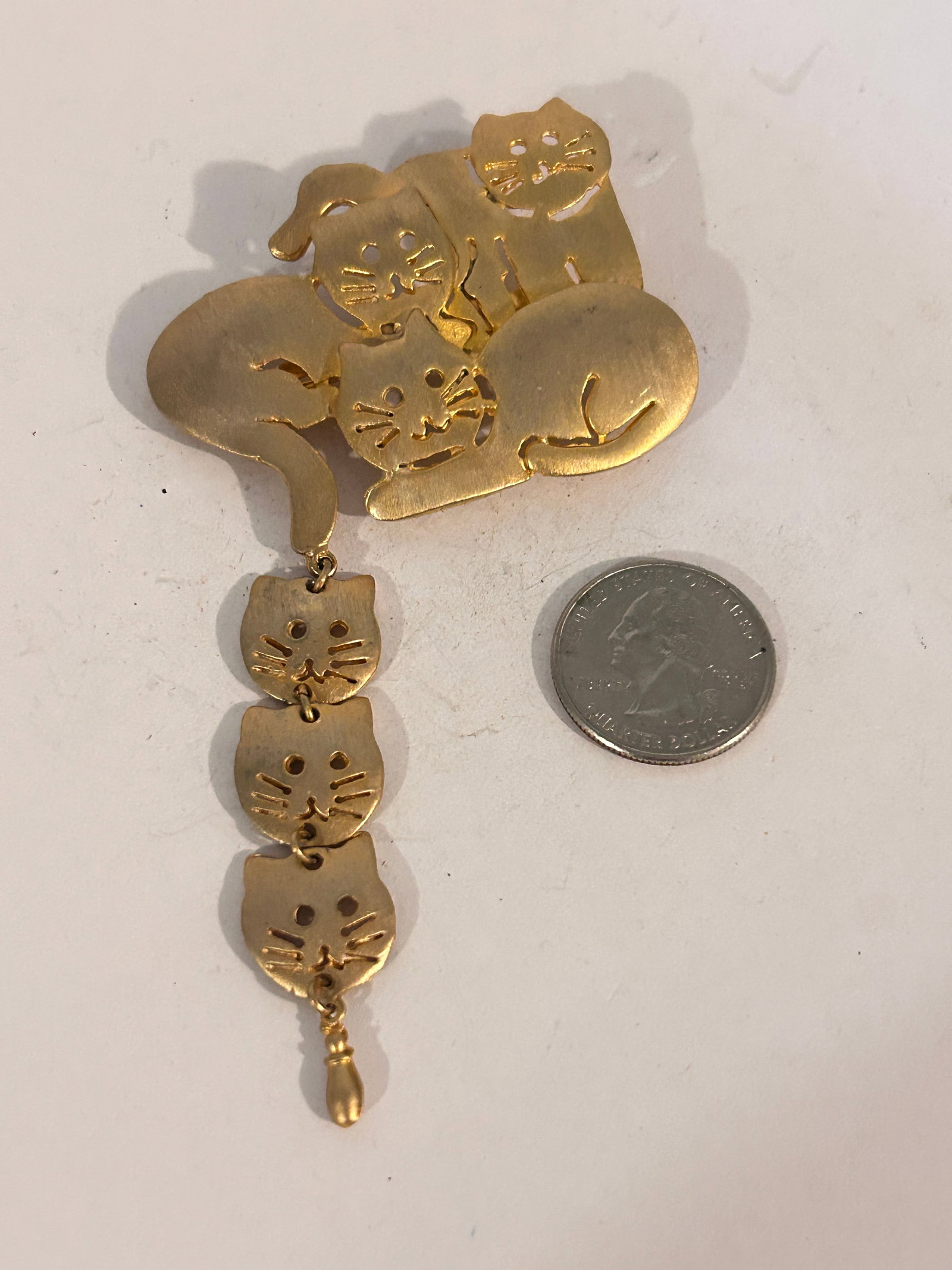 Vintage Gold tone Ultra Craft cat Brooch: Vintage Gold tone Ultra Craft cat Brooch Please view all photos as they are part of the description and condition of this Item, Feel free to contact me with questions or picture requests! Used Item AS