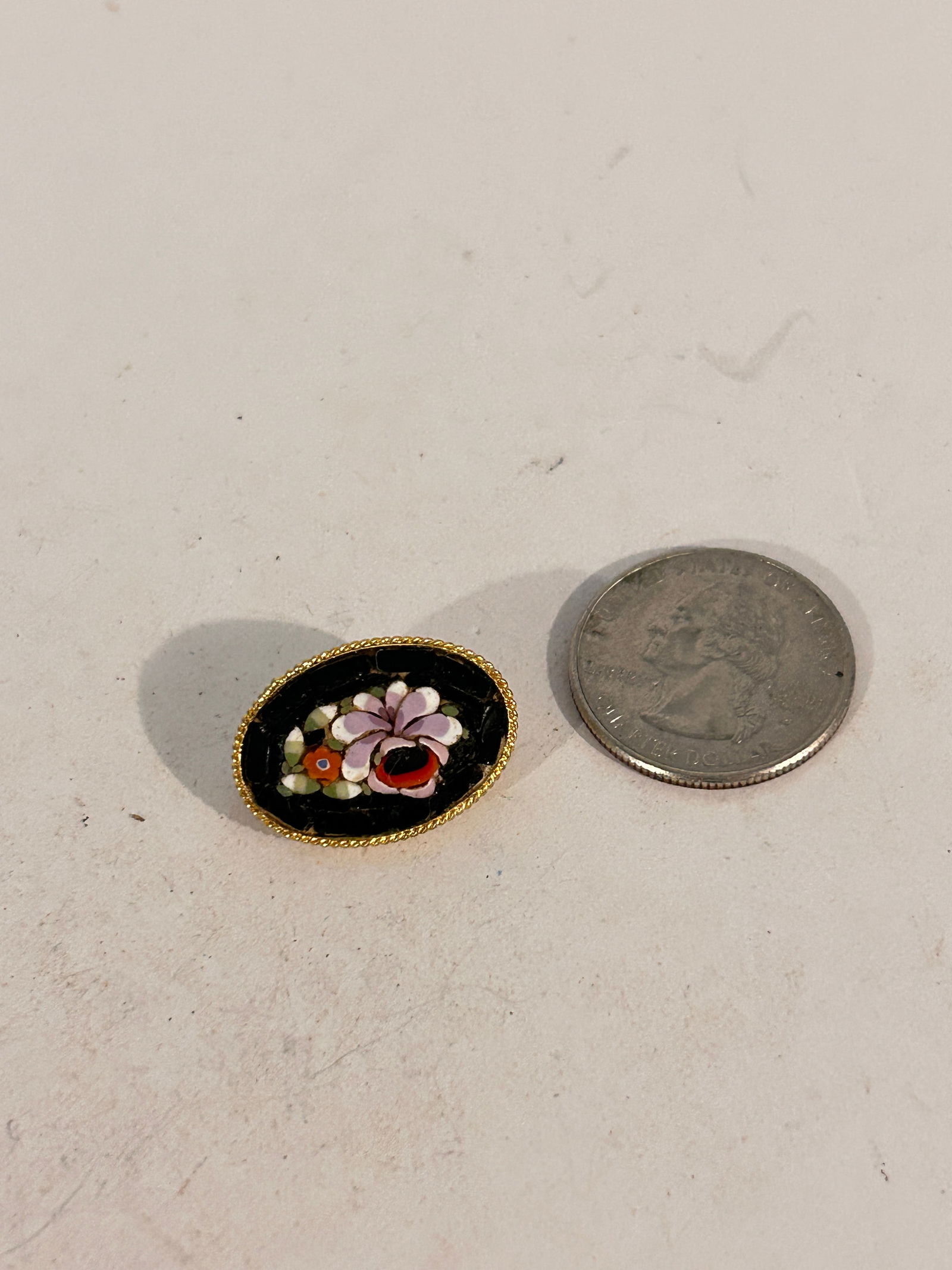 Vintage italian mosaic Brooch: Vintage italian mosaic Brooch Please view all photos as they are part of the description and condition of this Item, Feel free to contact me with questions or picture requests! Used Item AS IS