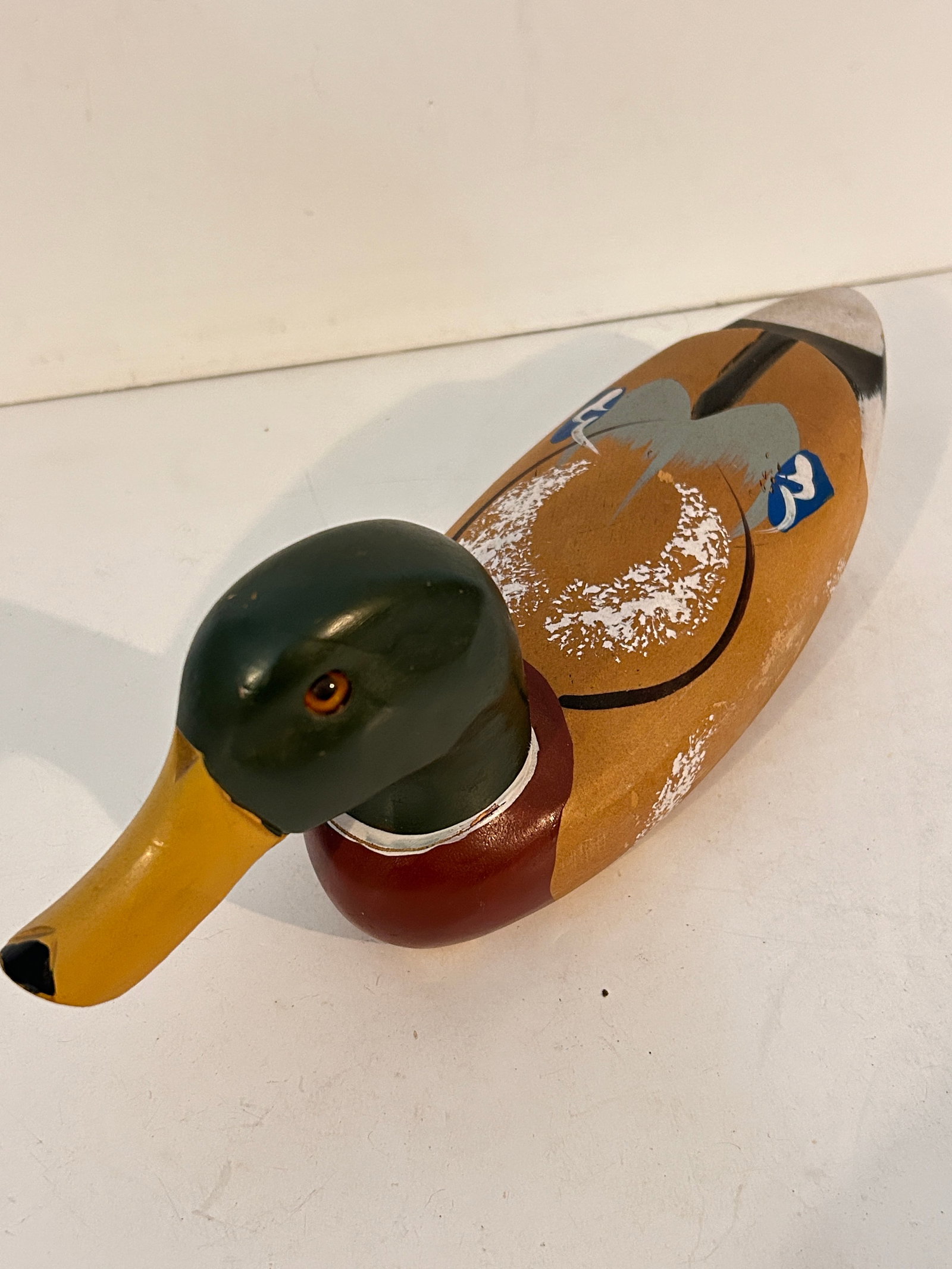 Vintage Duck Decoy: Vintage Duck Decoy Please view all photos as they are part of the description and condition of this Item, Feel free to contact me with questions or picture requests! Used Item AS IS