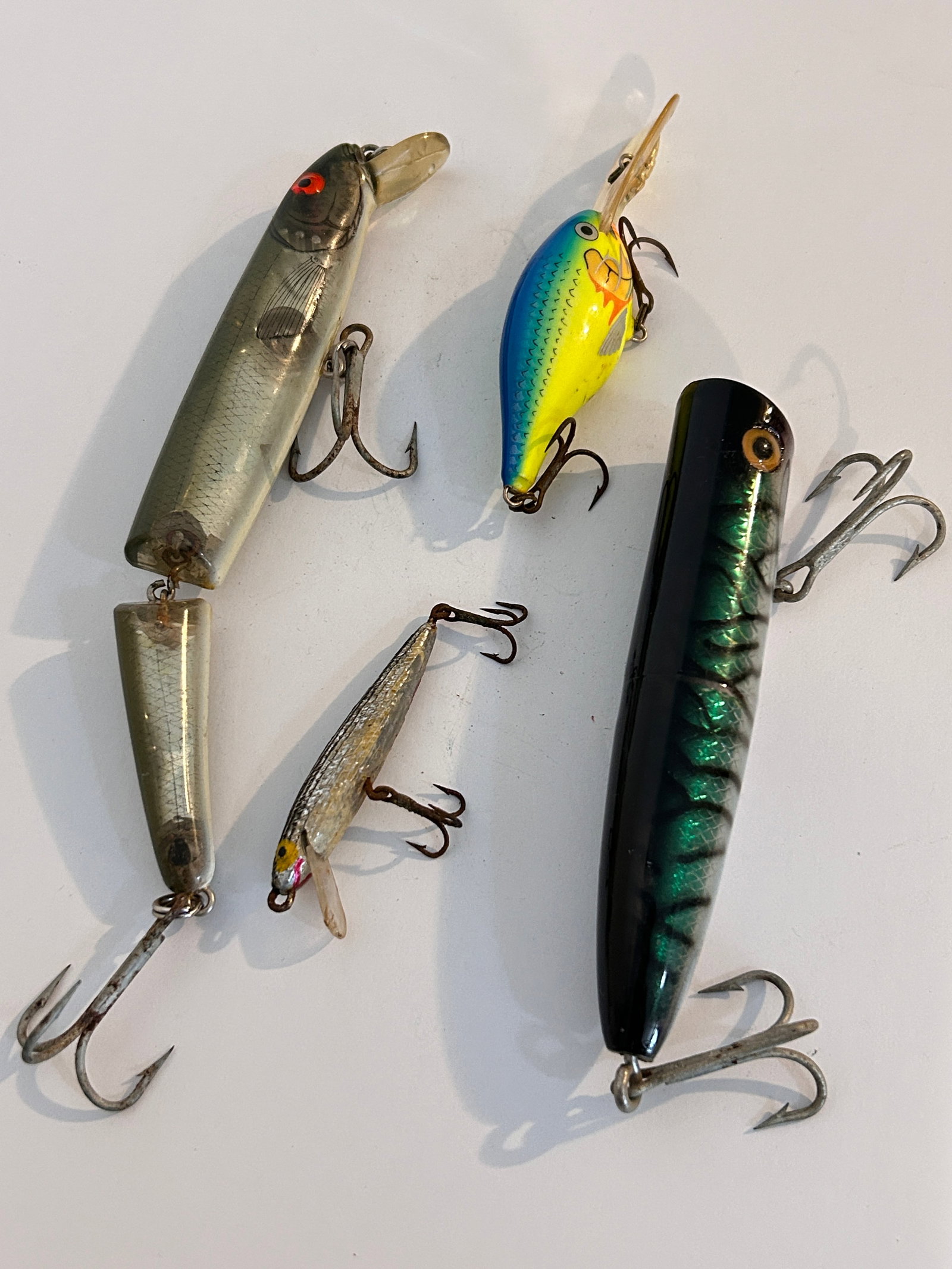 Vintage lot of 4 old fishing lures: Vintage lot of 4 old fishing lures Please view all photos as they are part of the description and condition of this Item, Feel free to contact me with questions or picture requests! Used Item AS IS
