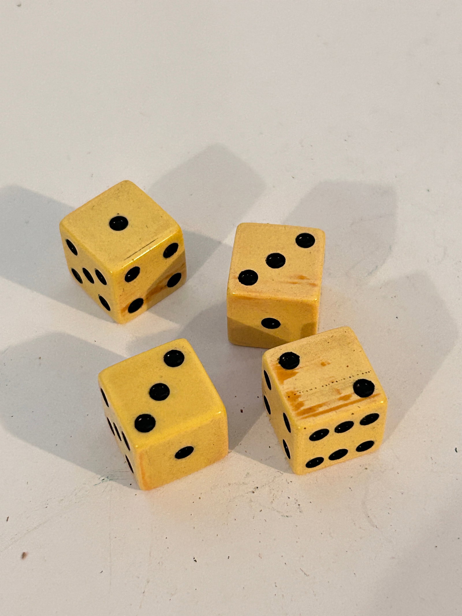 Vintage 4 Bakalite Dice: Vintage 4 Bakalite Dice Please view all photos as they are part of the description and condition of this Item, Feel free to contact me with questions or picture requests! Used Item AS IS
