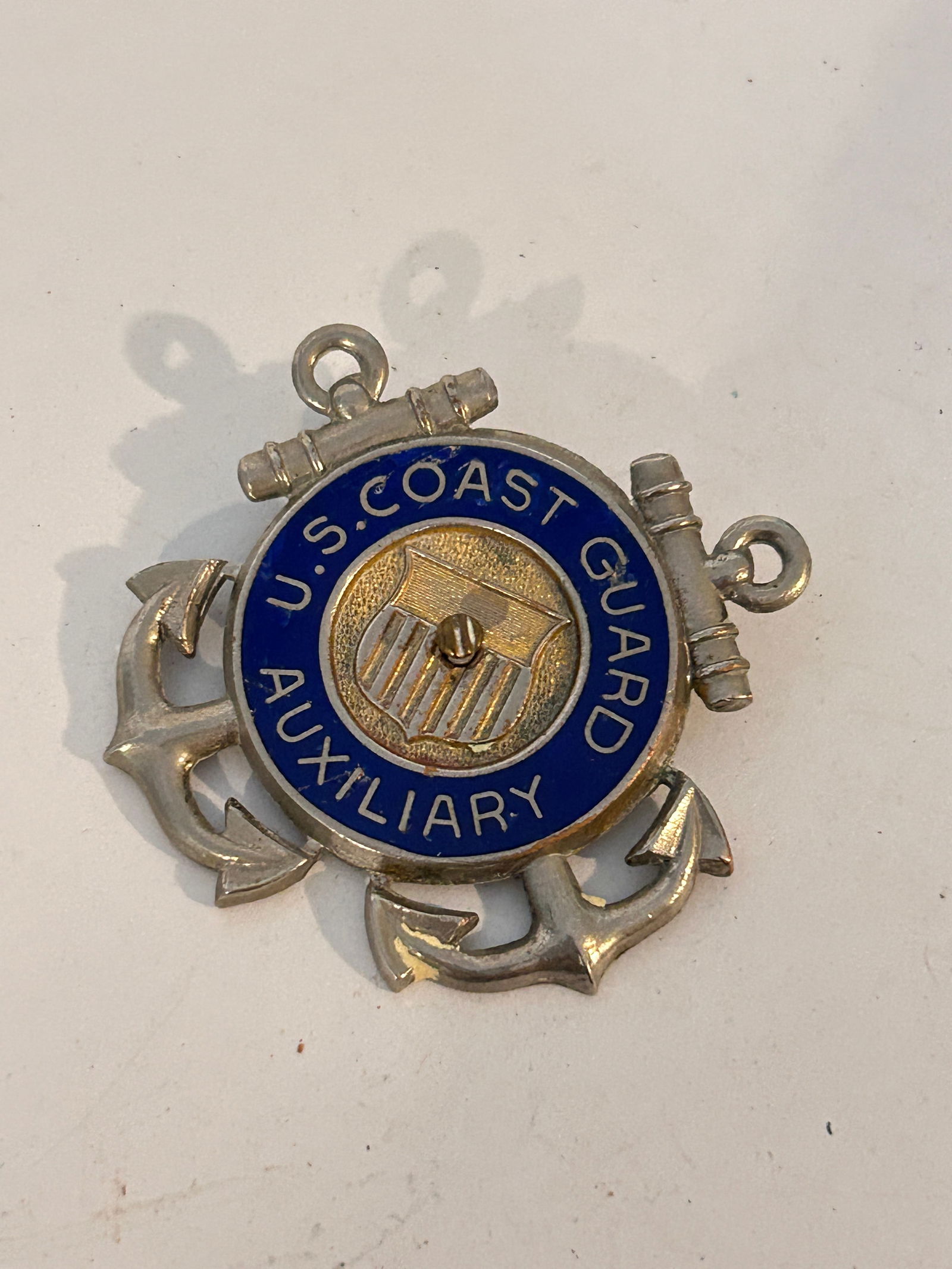 US Coast Guard Auxiliary 2" Silver Tone Screw Back Cap Hat Badge Pin (1 of 5)