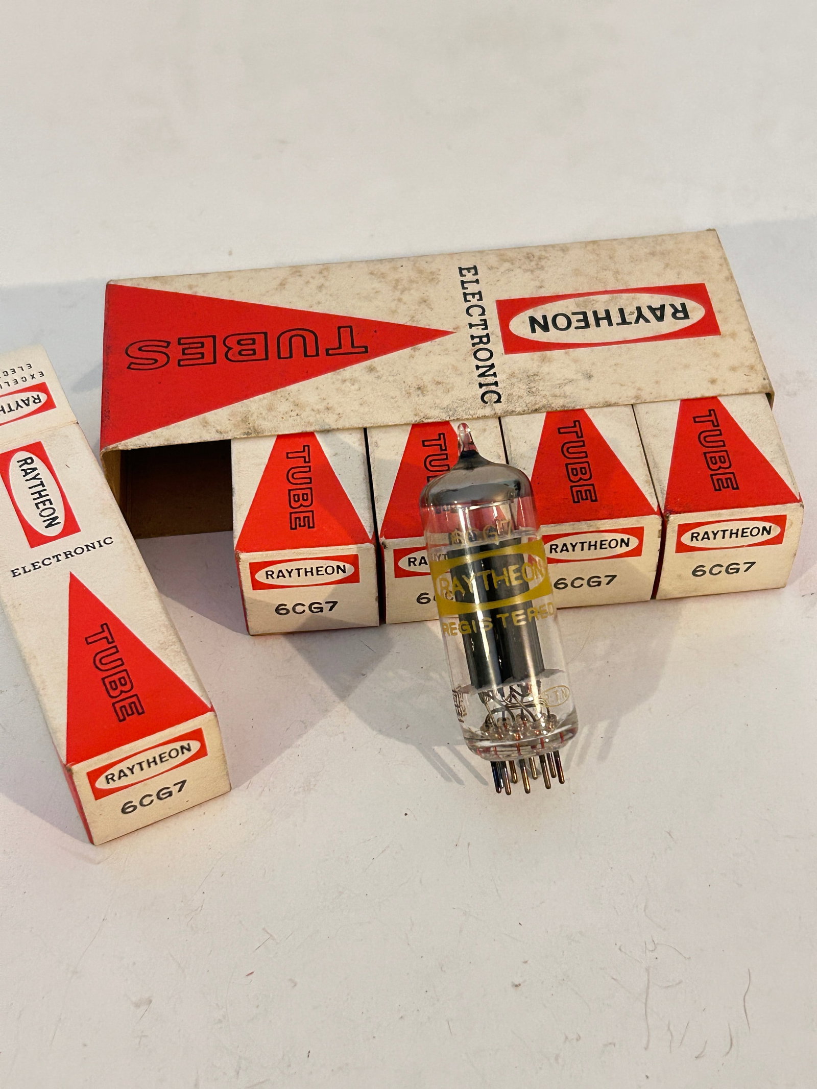 Vintage 5 Raytheon 6CG7 Matching Vacuum Tubes: Vintage 5 Raytheon 6CG7 Matching Vacuum Tubes Please view all photos as they are part of the description and condition of this Item, Feel free to contact me with questions or picture requests! Used It
