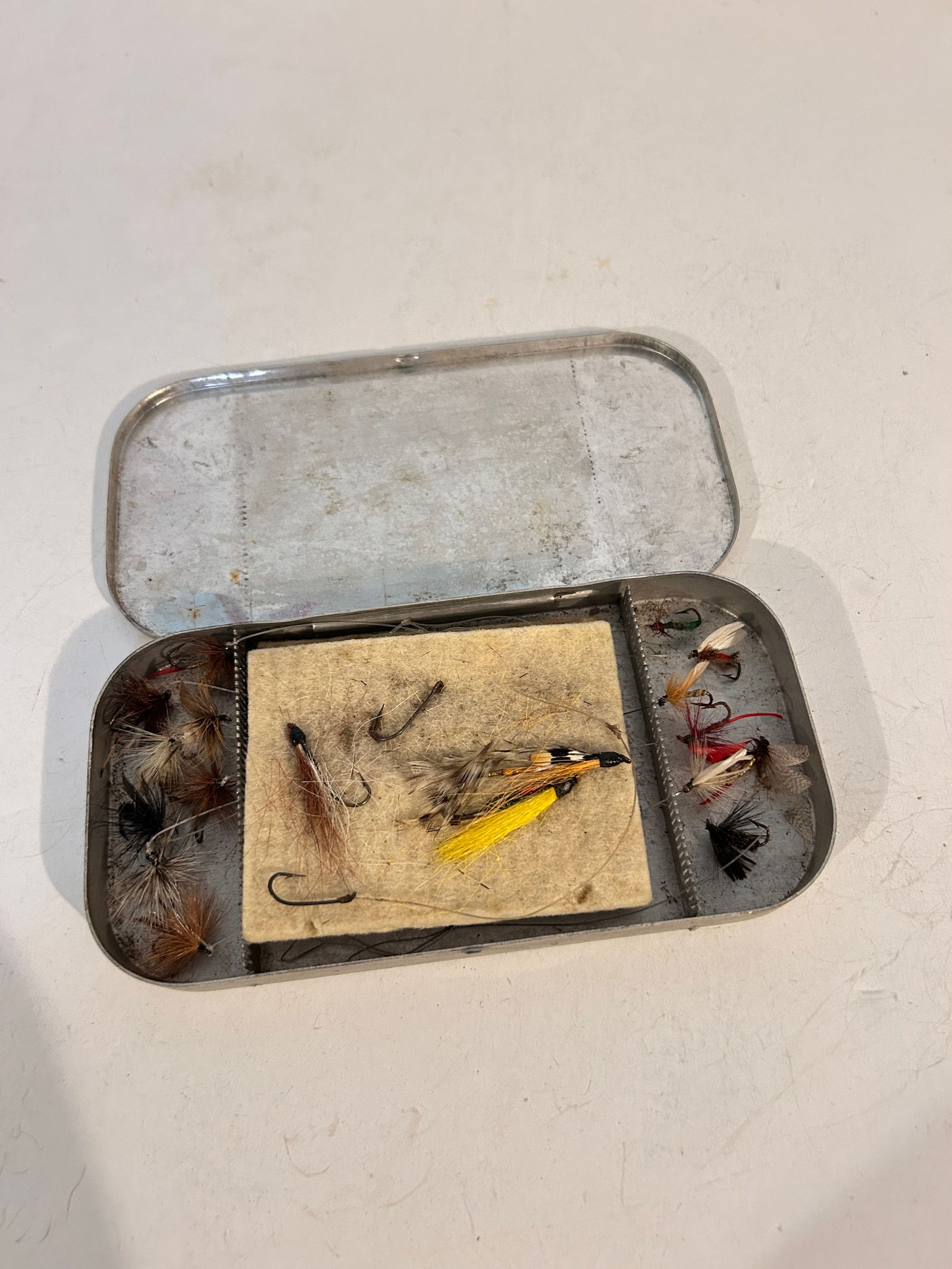 Vintage Flys Fly Rod flies Fishing Lures and tin (1 of 5)