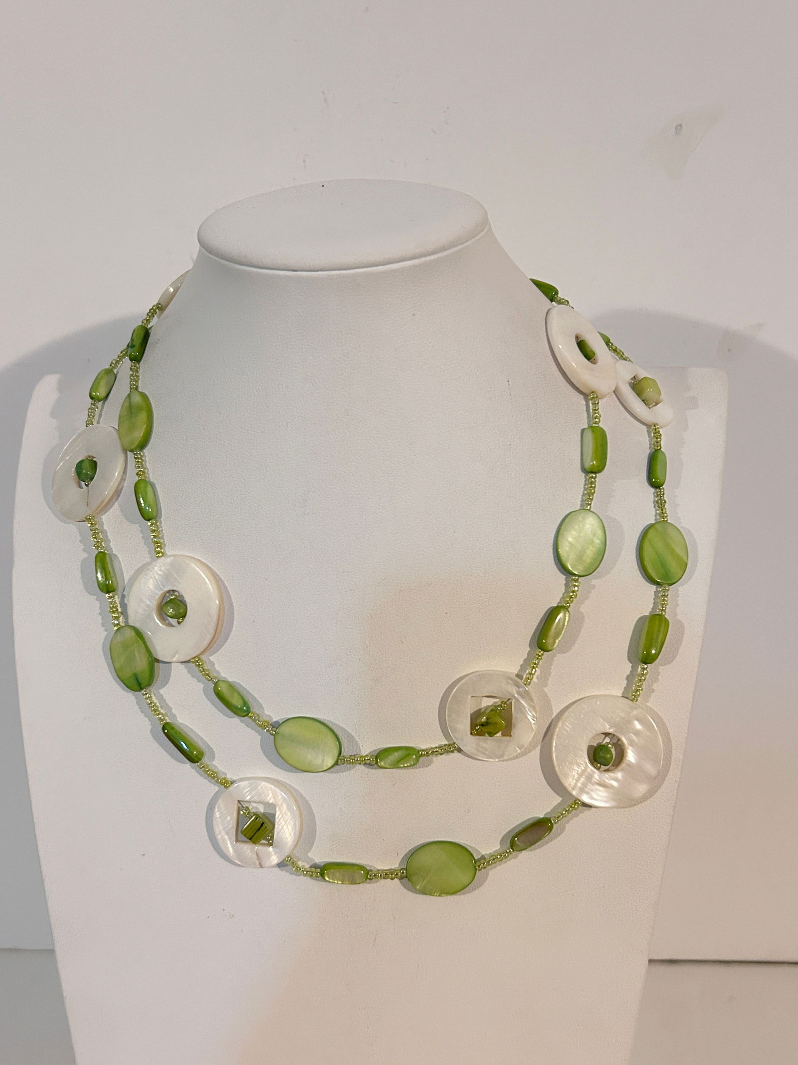 Vintage green & white mother of pearl Necklace 38": Vintage green & white mother of pearl Necklace 38" Please view all photos as they are part of the description and condition of this Item, Feel free to contact me with questions or picture requests! Us