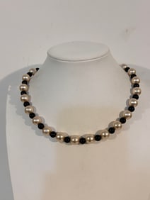 Vintage black & white plastic bead Necklace 16"