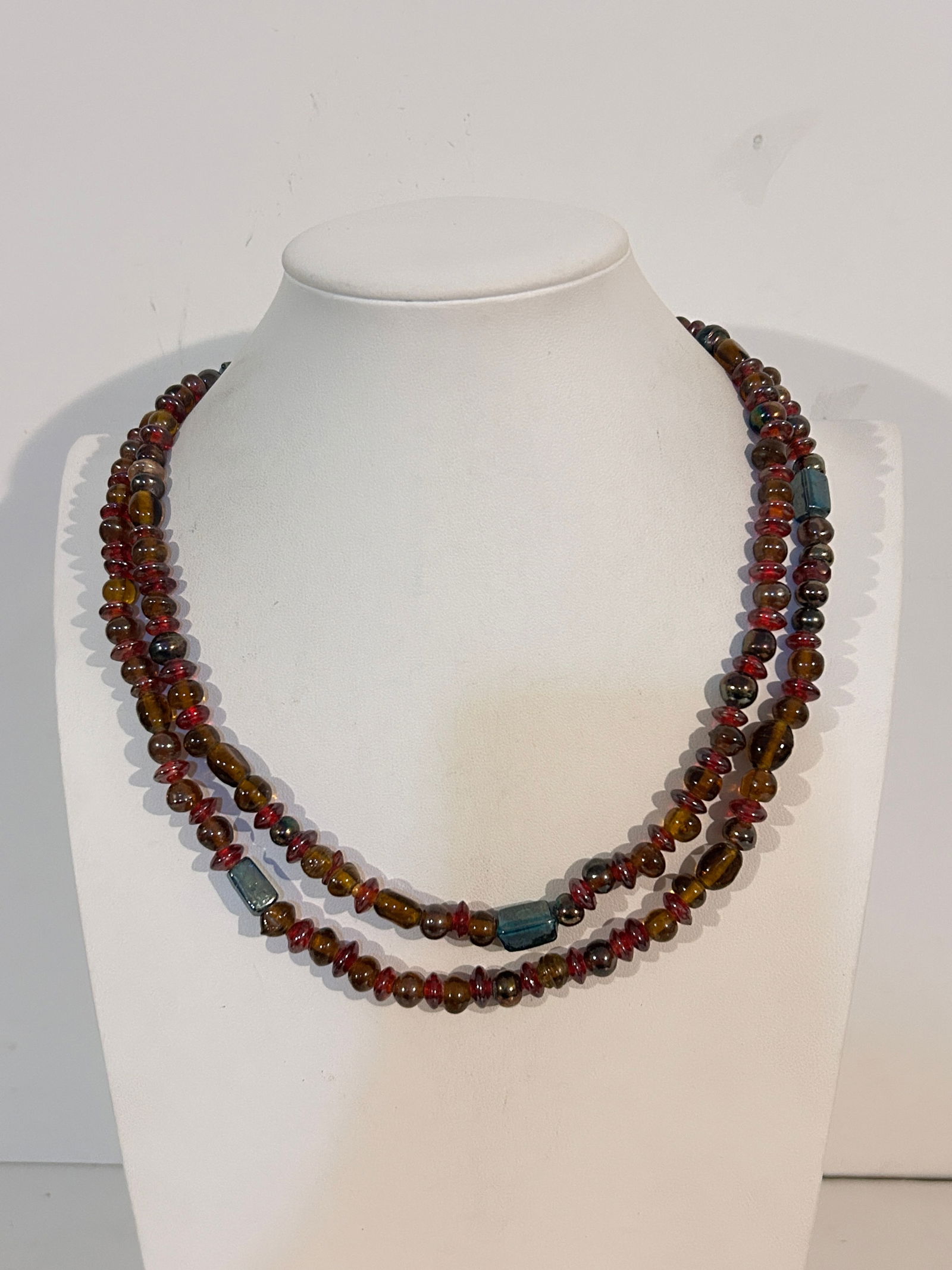 Vintage Murano glass brown bead Necklace 40": Vintage Murano glass brown bead Necklace 40" Please view all photos as they are part of the description and condition of this Item, Feel free to contact me with questions or picture requests! Used Ite