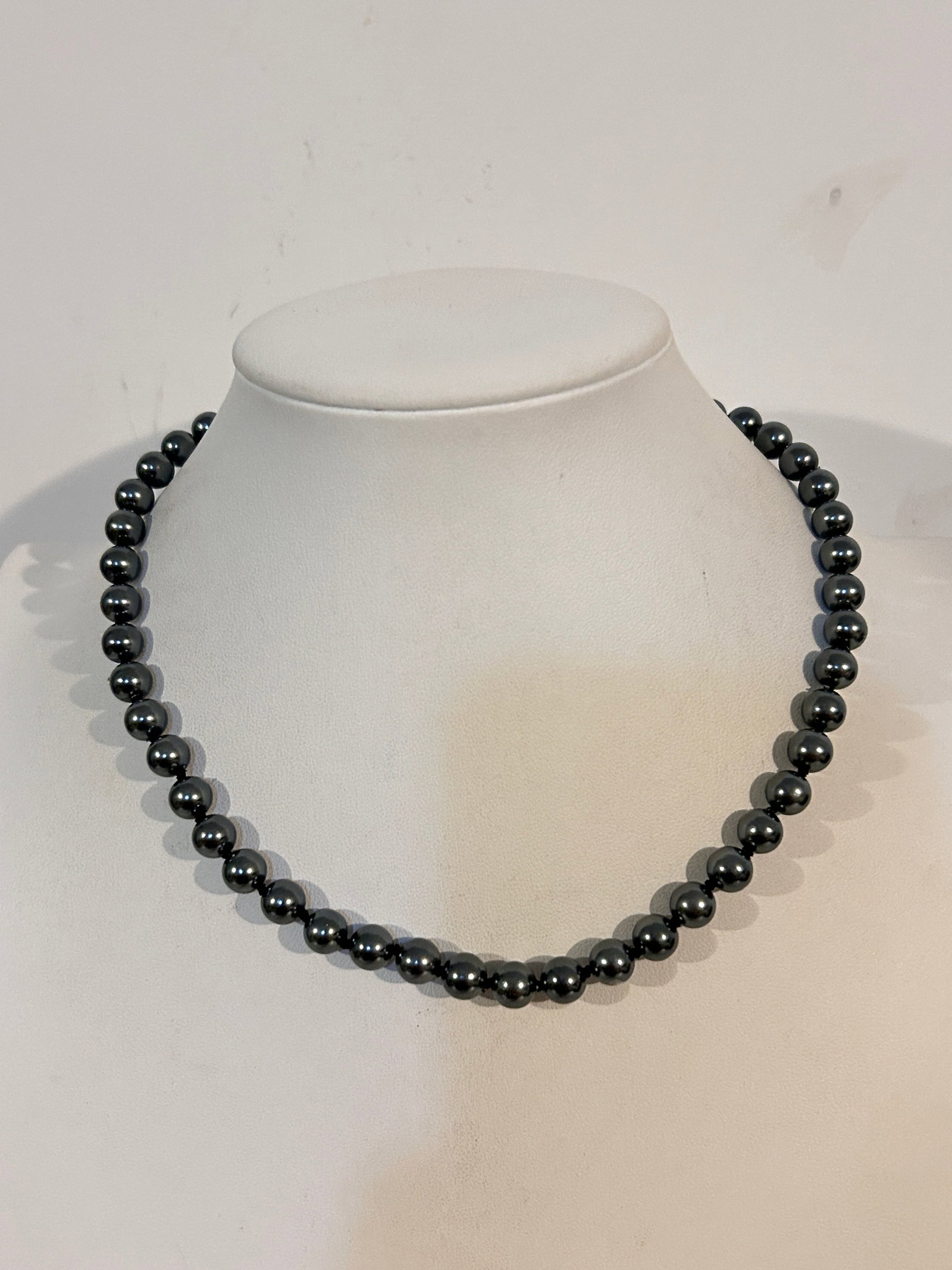 Vintage gray beaded Necklace 16": Vintage gray beaded Necklace 16" Please view all photos as they are part of the description and condition of this Item, Feel free to contact me with questions or picture requests! Used Item AS IS