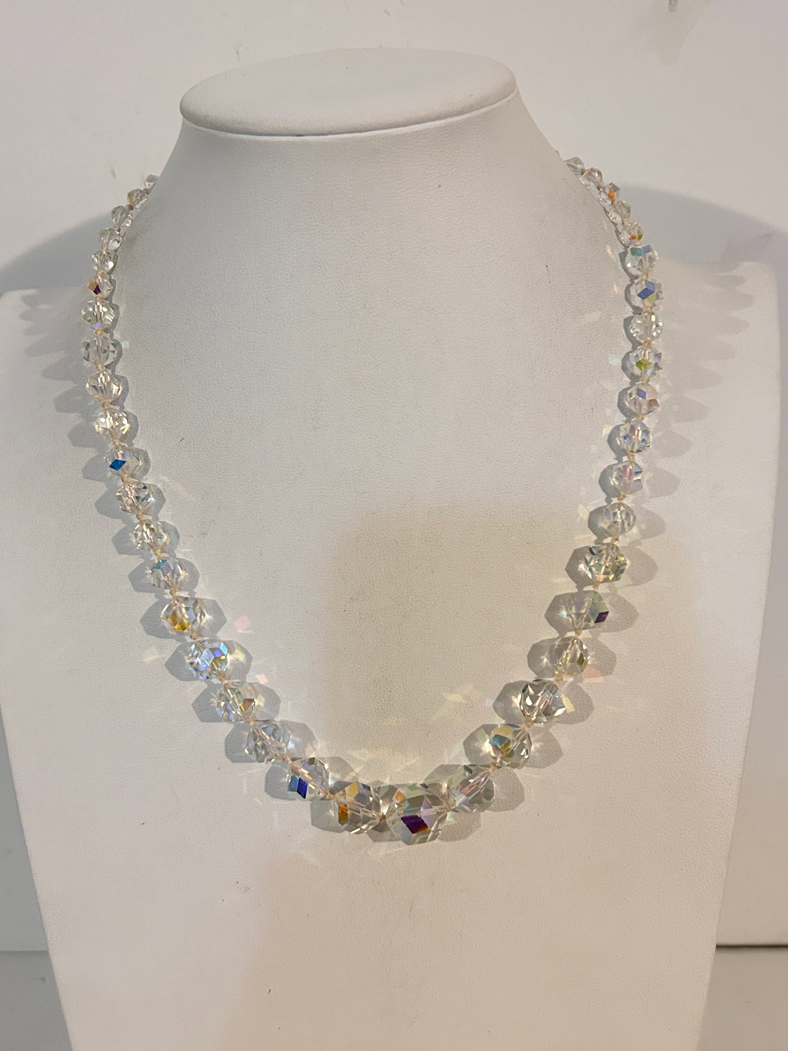 Vintage Laguna Crystal Necklace 19": Vintage Laguna Crystal Necklace 19" Please view all photos as they are part of the description and condition of this Item, Feel free to contact me with questions or picture requests! Used Item AS IS