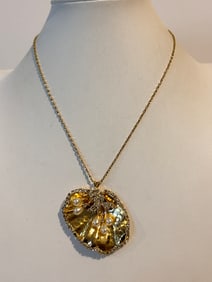 Vintage gold tone Faux peark floral pendant Necklace 18"