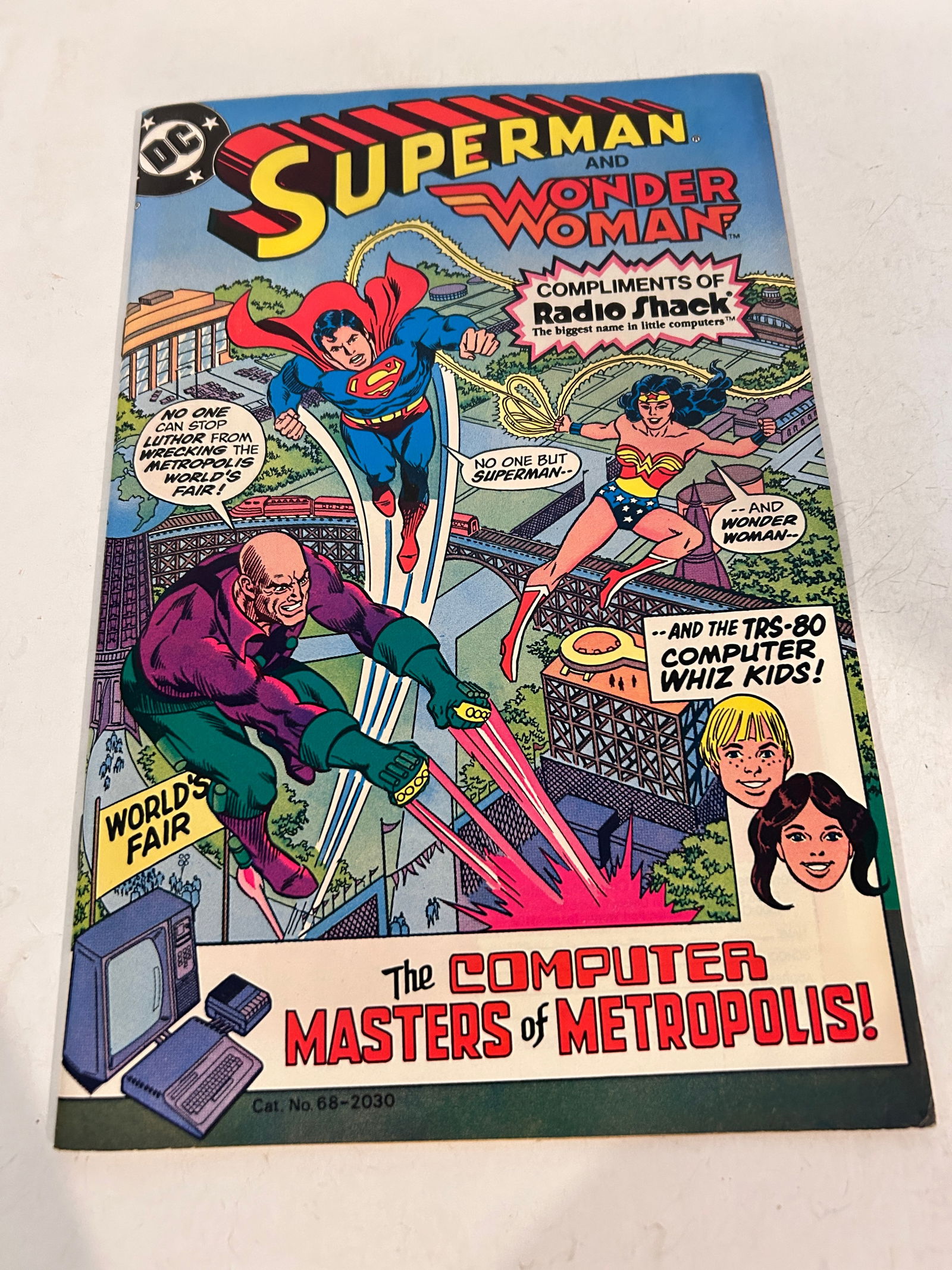 Vintage Comic Book Superman and Wonder Woman: Vintage Comic Book Superman and Wonder Woman Please view all photos as they are part of the description and condition of this Item, Feel free to contact me with questions or picture requests! Used Ite