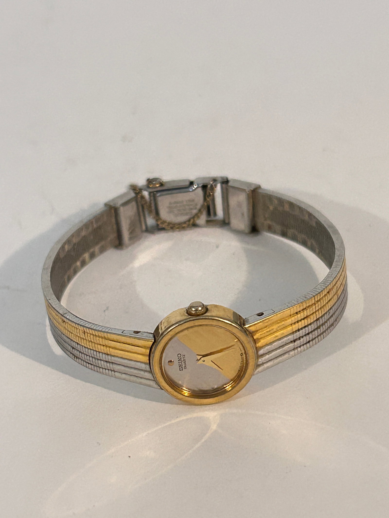 Vintage seiko two tone quartz working Watch OO69: Vintage seiko two tone quartz working Watch OO69 Please view all photos as they are part of the description and condition of this Item, Feel free to contact me with questions or picture requests! Used