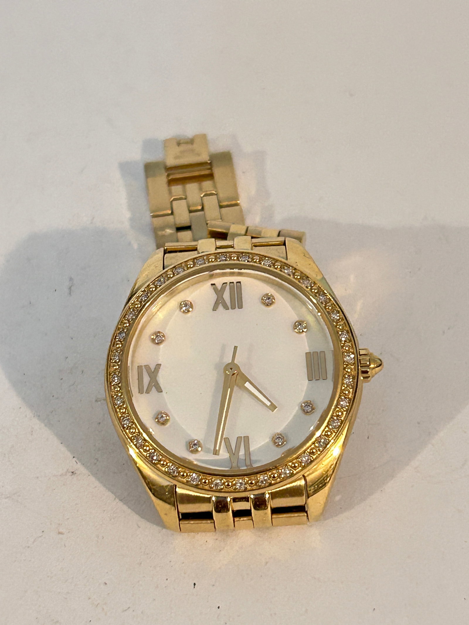 Vintage mother of pearl working Affinity quartz Watch: Vintage mother of pearl working Affinity quartz Watch Please view all photos as they are part of the description and condition of this Item, Feel free to contact me with questions or picture requests!