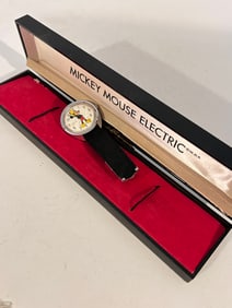 VTG 70s New Timex Electric Mickey Mouse Watch in box
