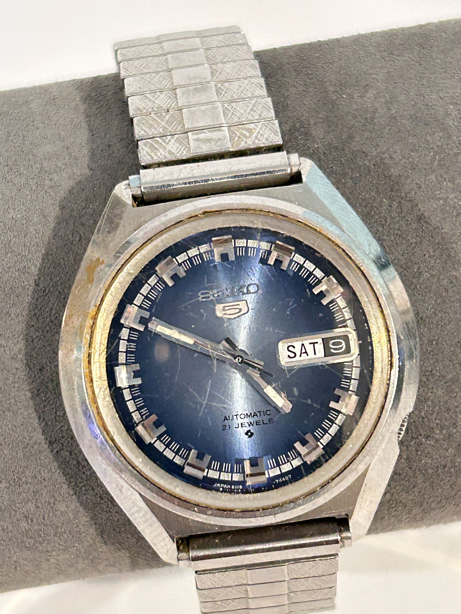 Seiko 5 Automatic 6119-7430 Men's Wristwatch working has scratches to the face (1 of 5)