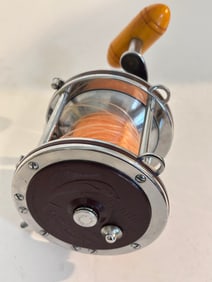 Vintage Peen Senator 113-H Great Shape Fishing Reel