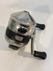Vintage The Hawg 733 Zebco Fishing Reel