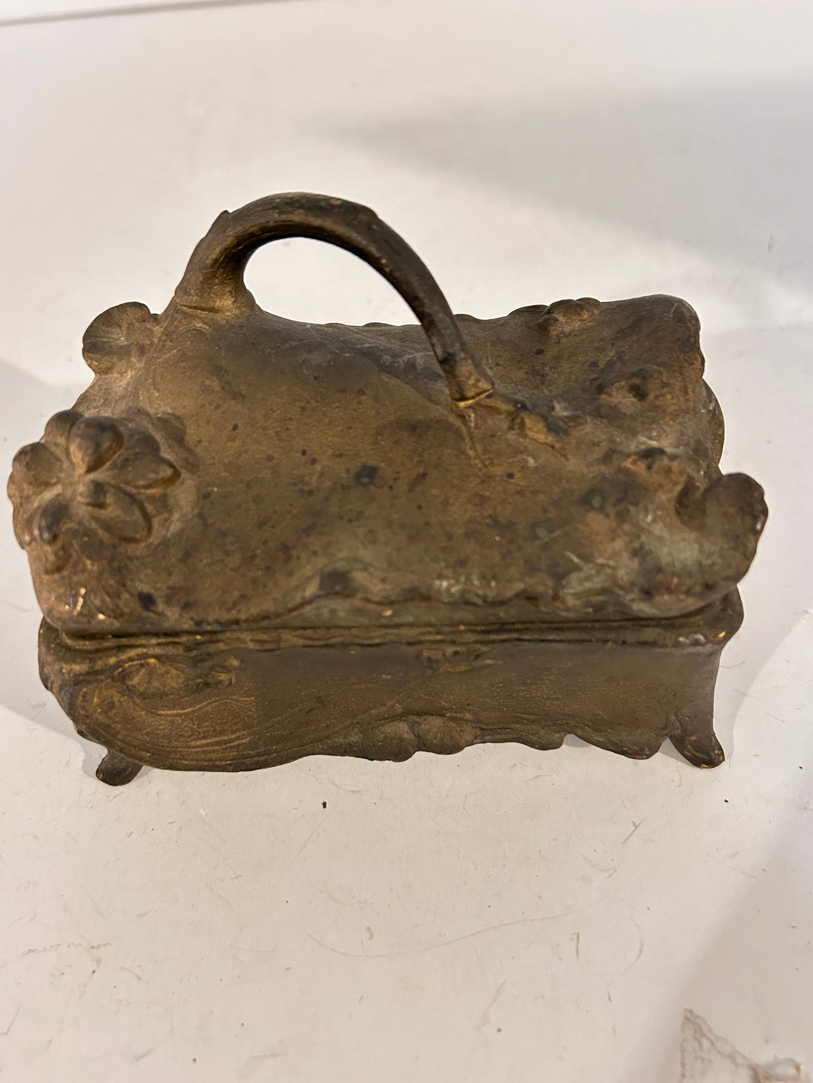 Vintage WB MFG Co Goldtone Metal Repousse Jewelry Box 5" x 3"  x 3" (1 of 7)