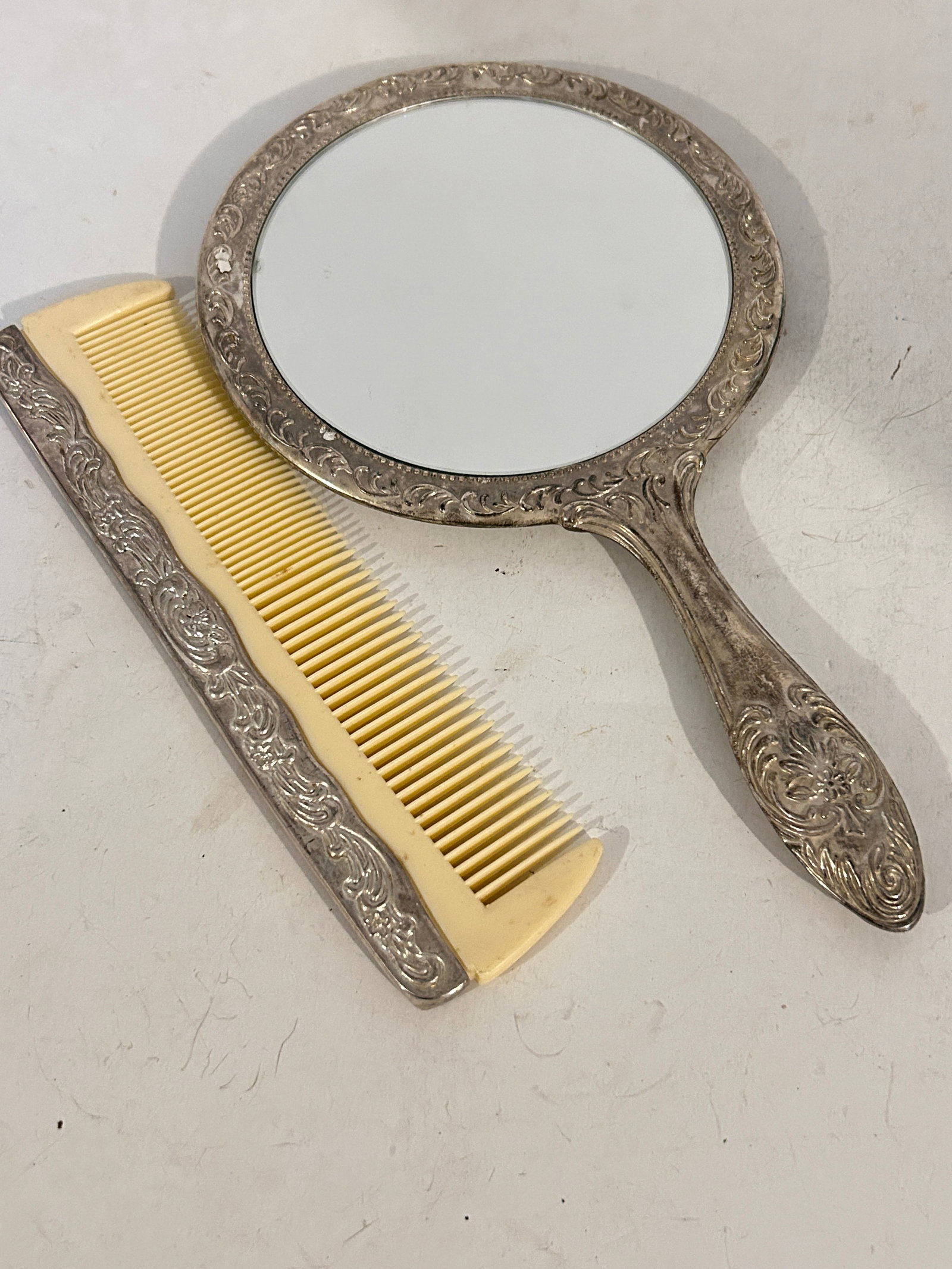 Vanity Set Vintage Collection Comb And Mirror - Silver Florals And Heavy (1 of 4)