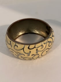 Vintage white enamel hinged Bracelet sz 7"