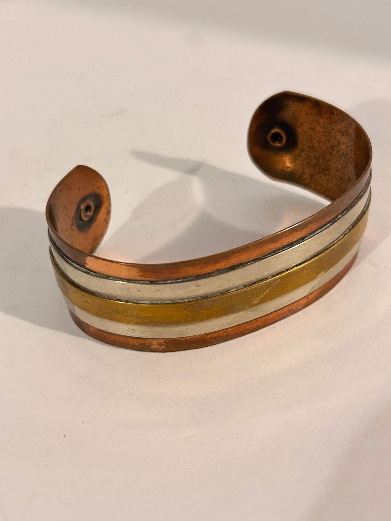 Vintage copper meatal health cuff Bracelet 7": Vintage copper meatal health cuff Bracelet 7" Please view all photos as they are part of the description and condition of this Item, Feel free to contact me with questions or picture requests! Used It