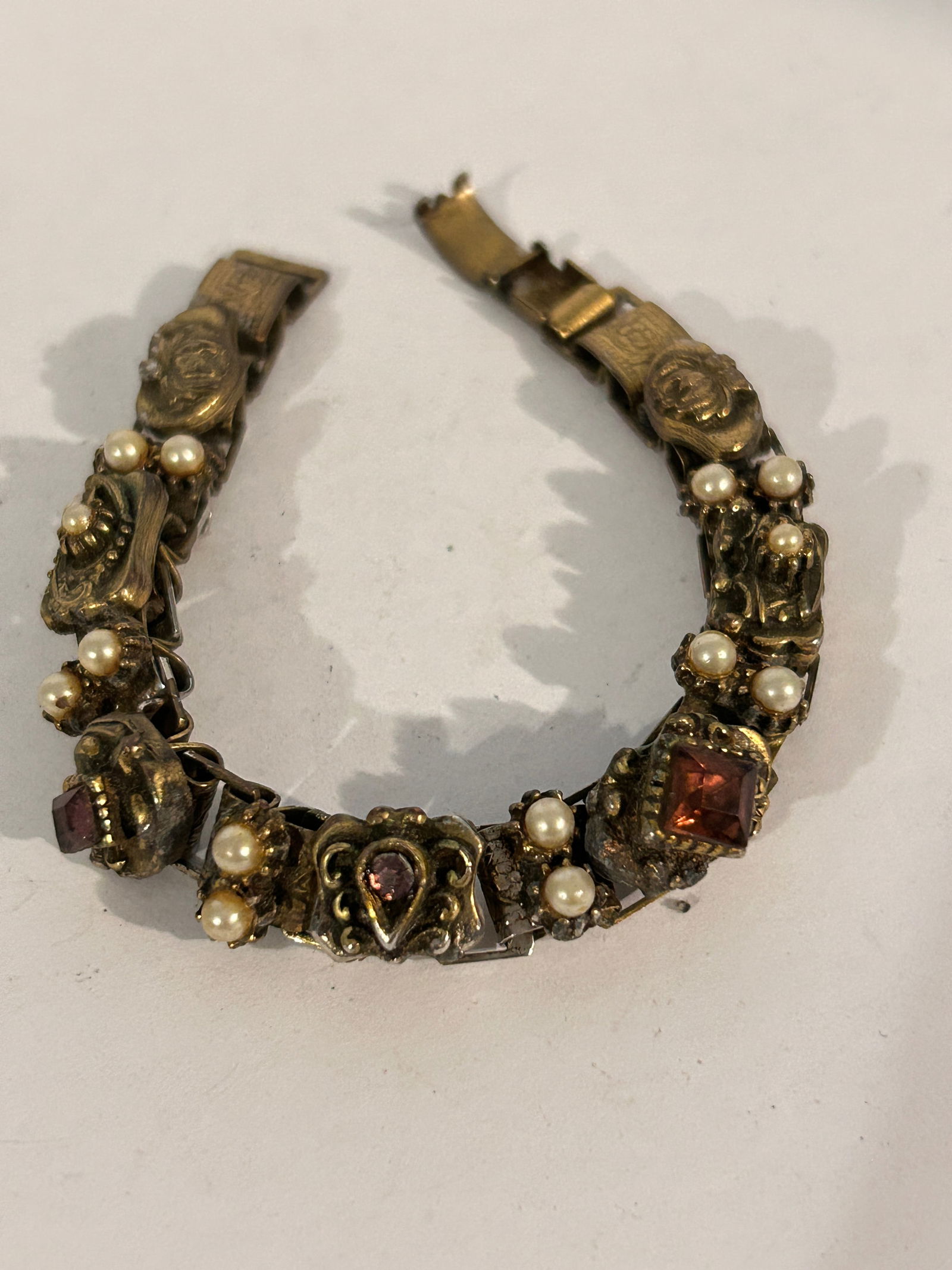 Vintage 1920s old floral Bracelet 7": Vintage 1920s old floral Bracelet 7" Please view all photos as they are part of the description and condition of this Item, Feel free to contact me with questions or picture requests! Used Item AS IS