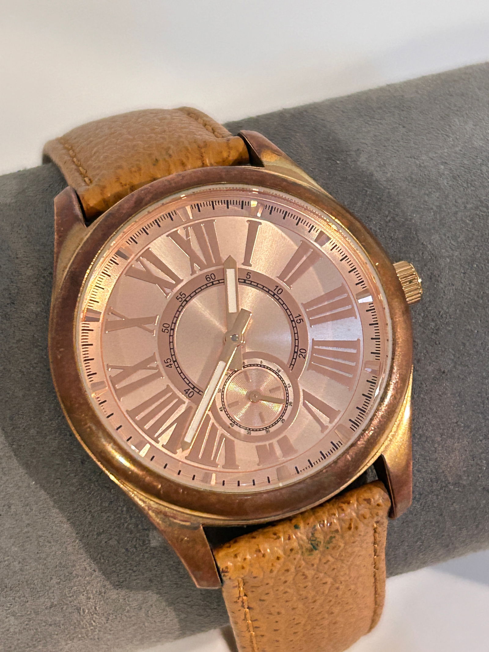 Vintage Bronzo Italia quartz working Watch: Vintage Bronzo Italia quartz working Watch Please view all photos as they are part of the description and condition of this Item, Feel free to contact me with questions or picture requests! Used Item