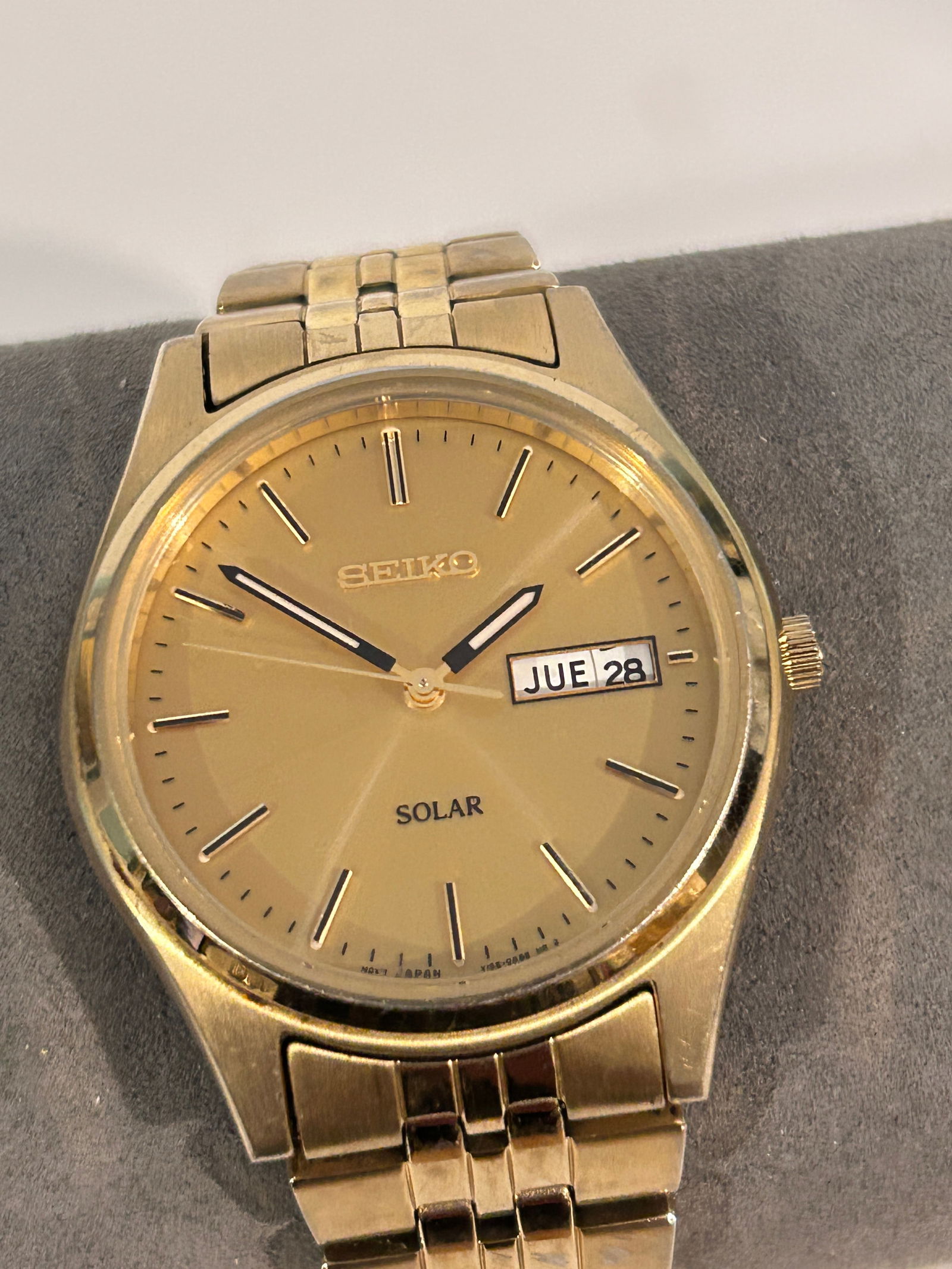 Vintage Seiko Solar working V158 Watch Nice!!!: Vintage Seiko Solar working V158 Watch Nice!!! Please view all photos as they are part of the description and condition of this Item, Feel free to contact me with questions or picture requests! Used I