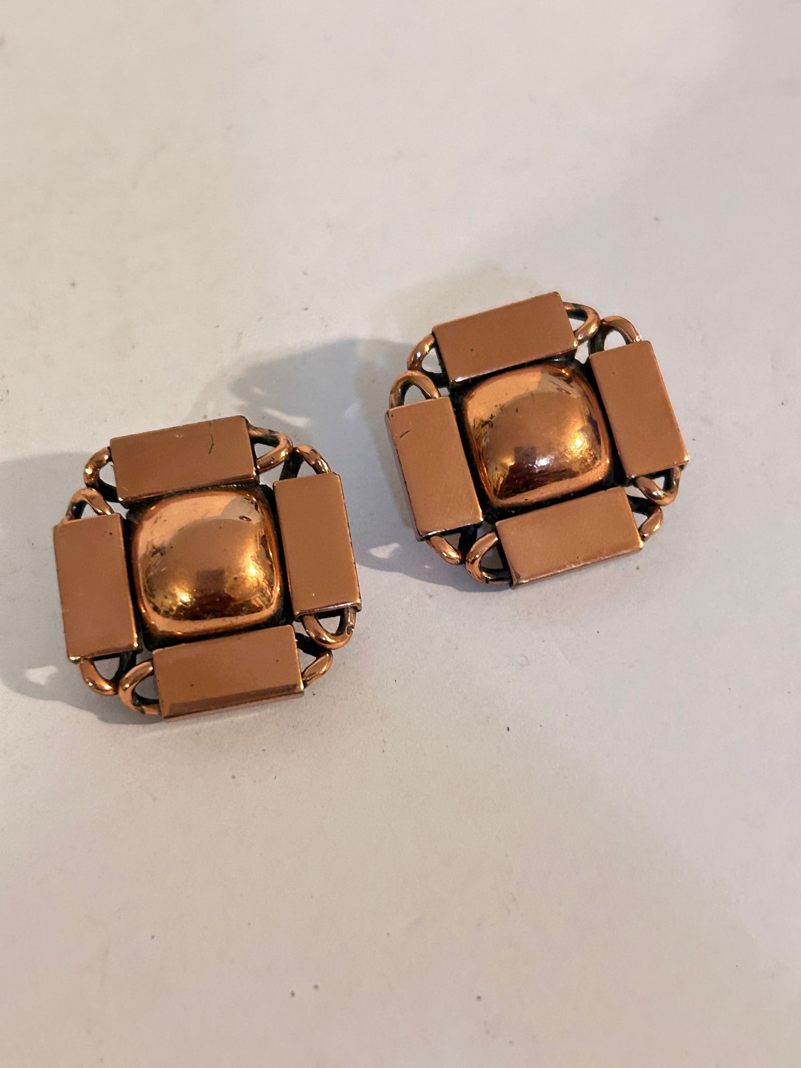 Vintage Copper Renoir clip on Earrings: Vintage Copper Renoir clip on Earrings Please view all photos as they are part of the description and condition of this Item, Feel free to contact me with questions or picture requests! Used Item AS I