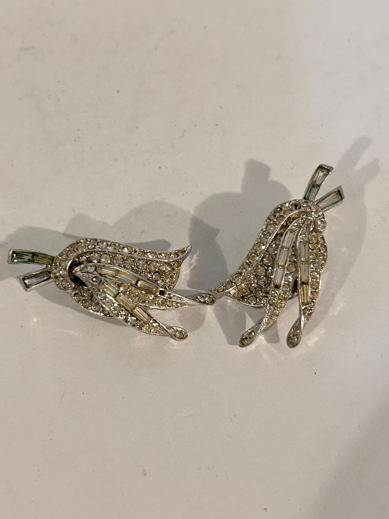 Vintage old rhinestone silver tone Earrings missing some stones (1 of 4)