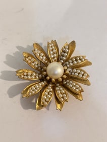 Vintage BSK Pearl Rhinestone Flower Brooch Pin Gold Tone Faux