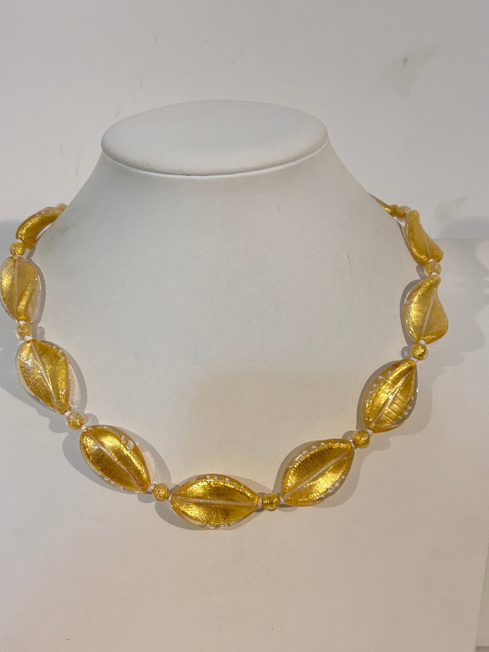 Vintage Murano yellow glass Necklace 17": Vintage Murano yellow glass Necklace 17" Please view all photos as they are part of the description and condition of this Item, Feel free to contact me with questions or picture requests! Used Item AS