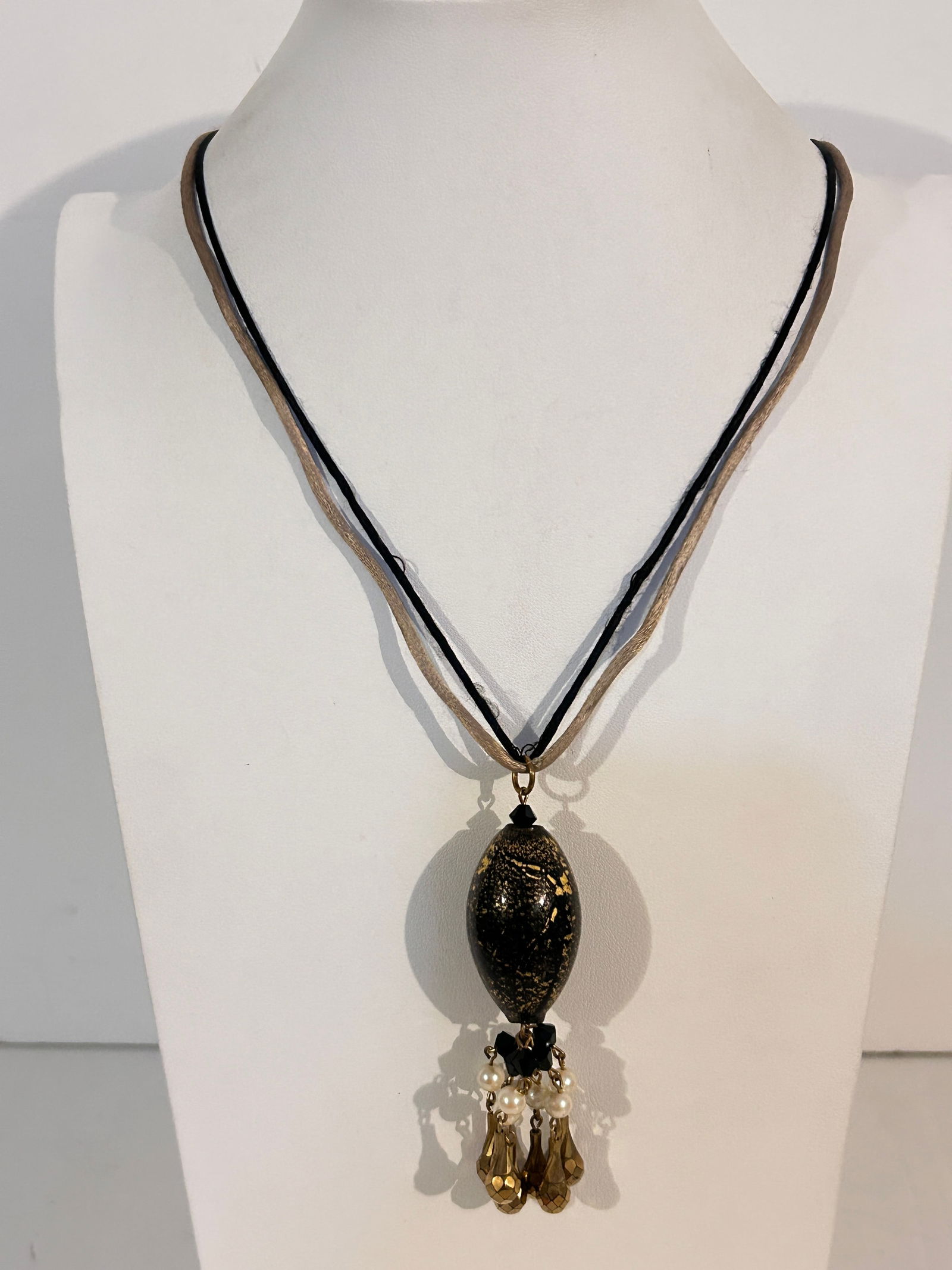 Vintage glass pendant and tassel Necklace 28": Vintage glass pendant and tassel Necklace 28" Please view all photos as they are part of the description and condition of this Item, Feel free to contact me with questions or picture requests! Used It