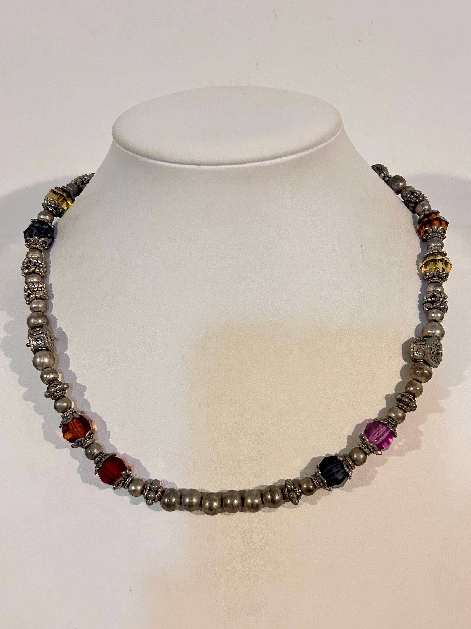 Vintage beaded filigree Necklace 18": Vintage beaded filigree Necklace 18" Please view all photos as they are part of the description and condition of this Item, Feel free to contact me with questions or picture requests! Used Item AS IS