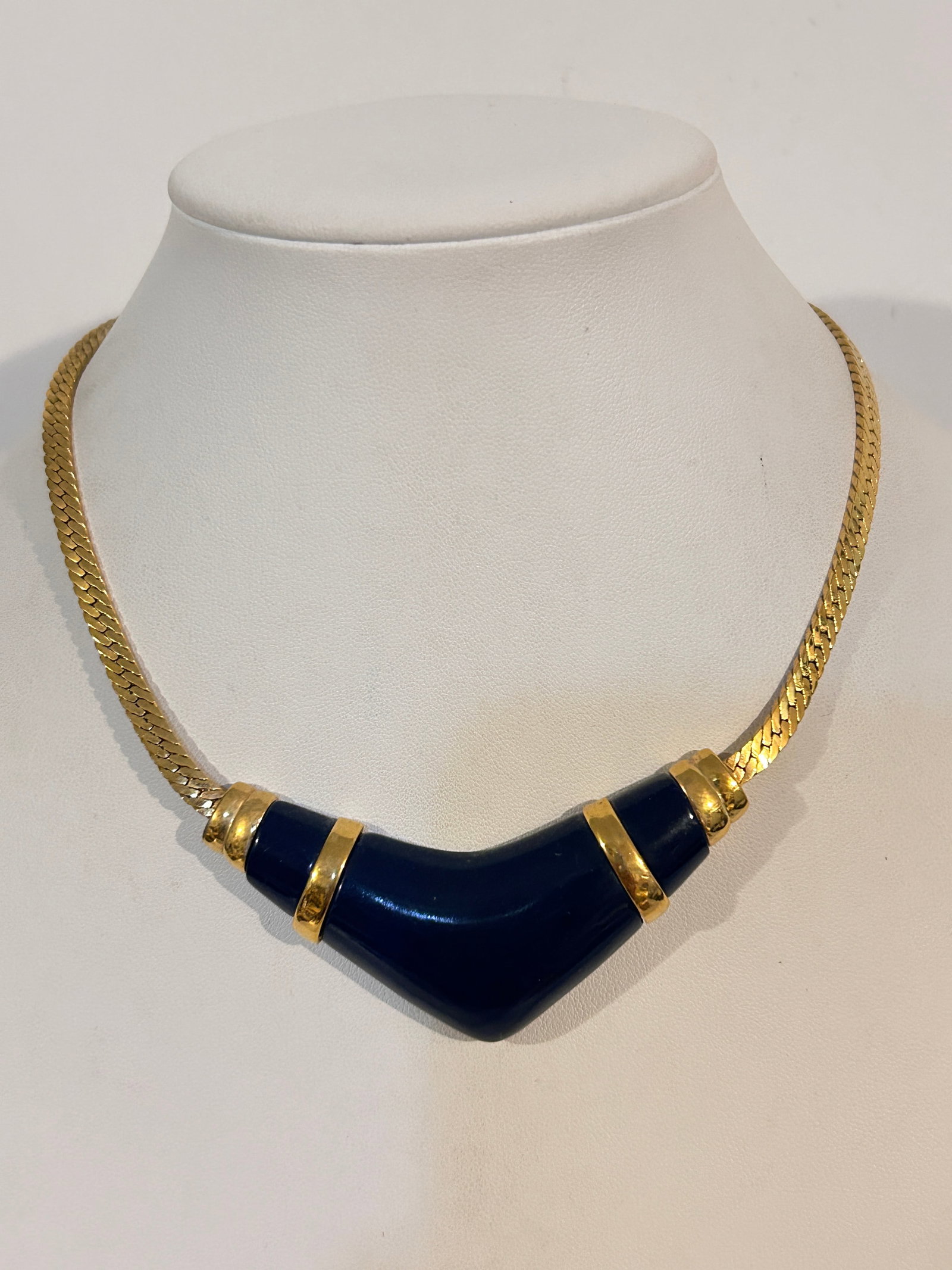 Vintage Blue enamel choker Necklace 12": Vintage Blue enamel choker Necklace 12" Please view all photos as they are part of the description and condition of this Item, Feel free to contact me with questions or picture requests! Used Item AS 