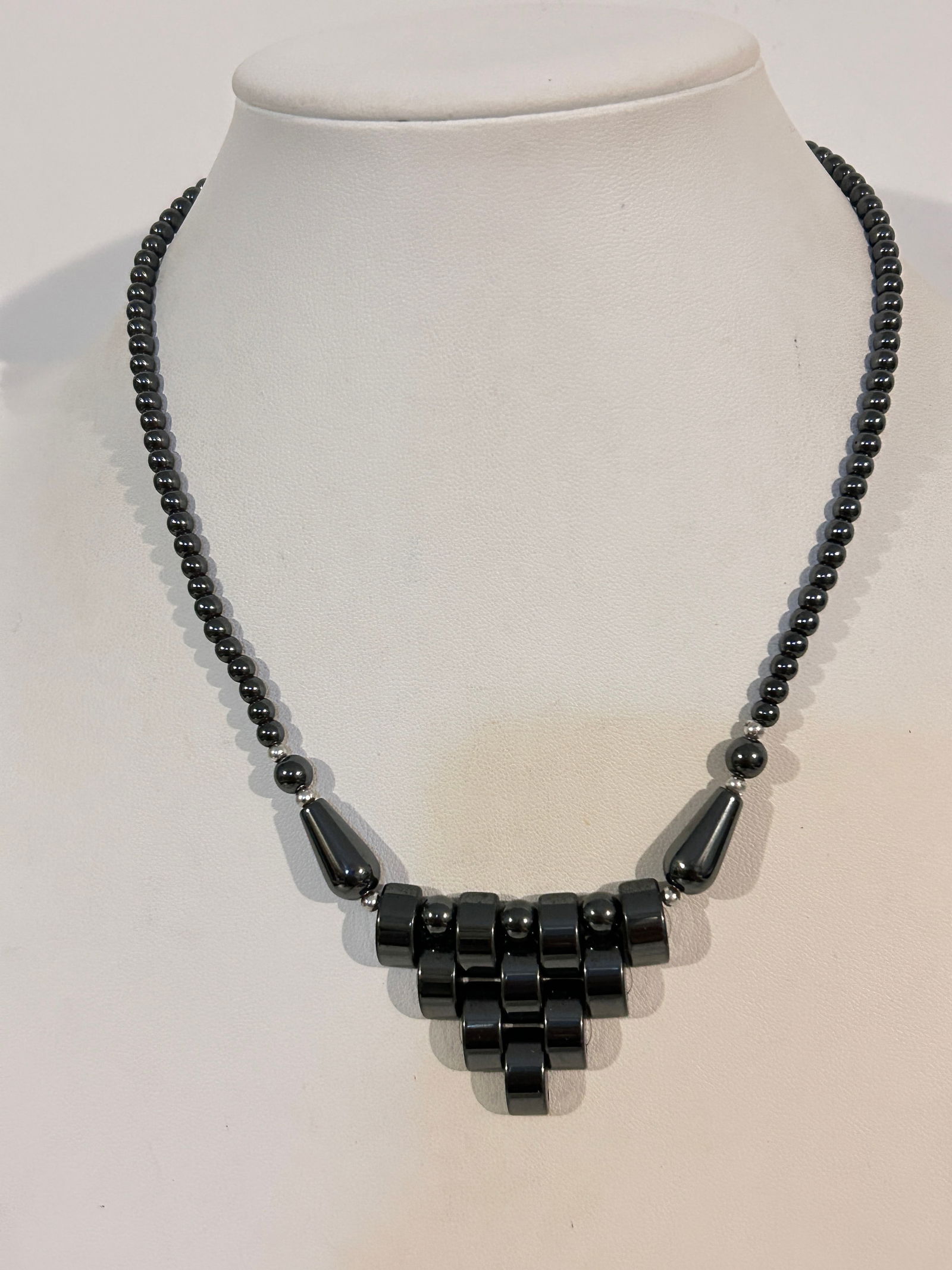 Vintage Hematite/black bead Necklace 15": Vintage Hematite/black bead Necklace 15" Please view all photos as they are part of the description and condition of this Item, Feel free to contact me with questions or picture requests! Used Item AS