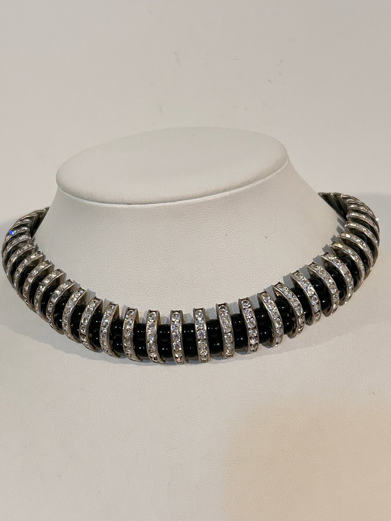 Vintage Rhinestone black bead choker Necklace 14": Vintage Rhinestone black bead choker Necklace 14" Please view all photos as they are part of the description and condition of this Item, Feel free to contact me with questions or picture requests! Use