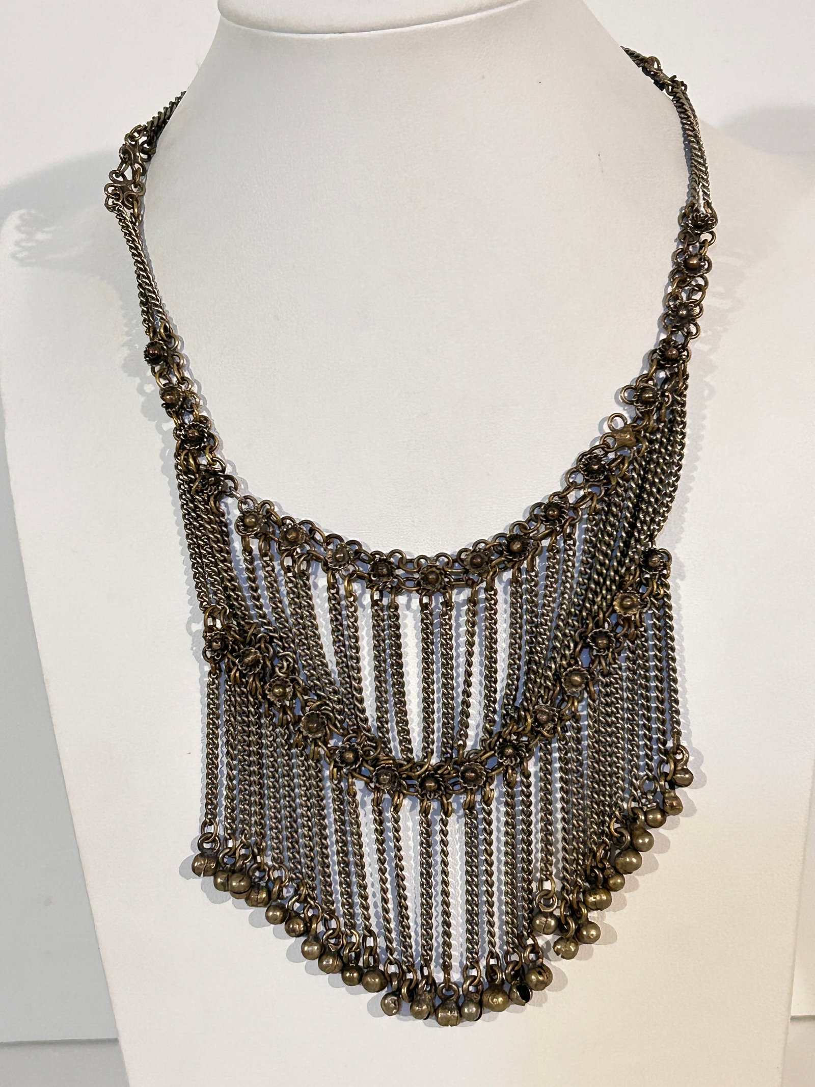 Vintage 1900s Brass chest plate Necklace 17": Vintage 1900s Brass chest plate Necklace 17" Please view all photos as they are part of the description and condition of this Item, Feel free to contact me with questions or picture requests! Used Ite