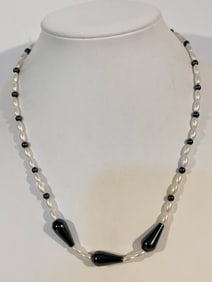 Vintage Faux pearl Hematite/black Necklace 18"