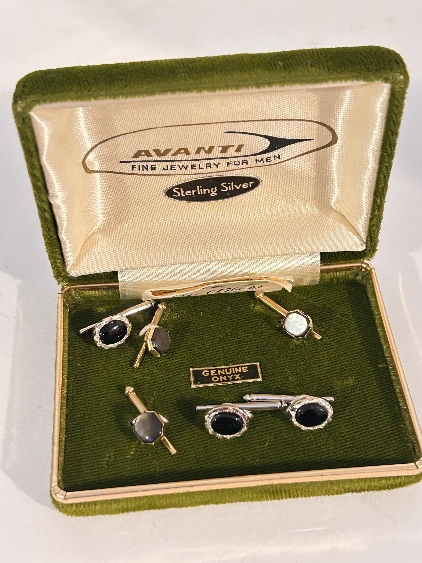 Vintage Sterling Silver onyx Cuff Links: Vintage Sterling Silver onyx Cuff Links Please view all photos as they are part of the description and condition of this Item, Feel free to contact me with questions or picture requests! Used Item AS 