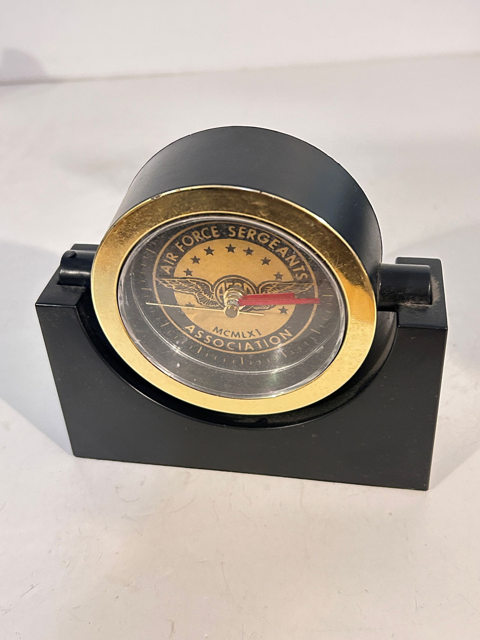 Vintage Air Force Sergeants Assocation Clock needs battery (1 of 4)